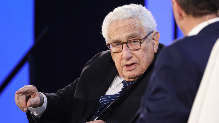 Henry Kissinger: Die Vereinigten Staaten stehen bereits am Rande eines Krieges mit Russland und China