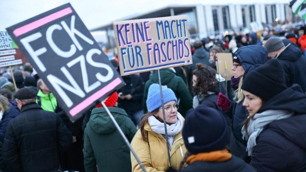 Demonstrations in defense of democracy took place all over Germany