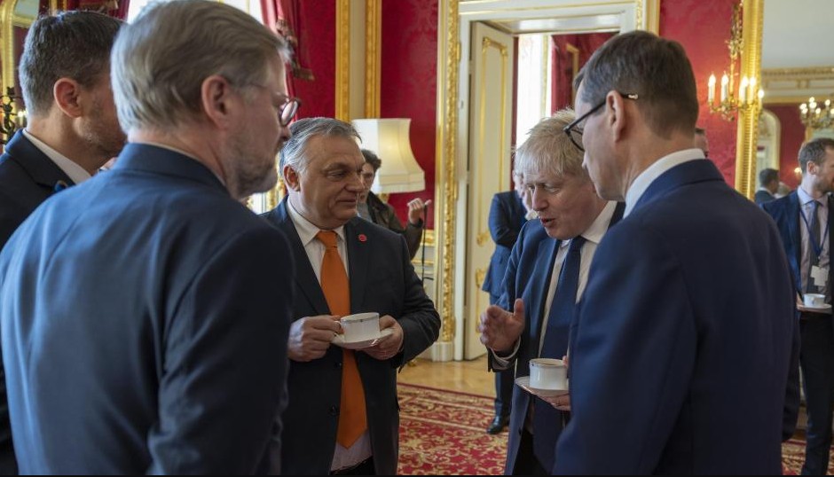 Boris Johnson: Acordamos con el V4 brindar asistencia militar a Ucrania