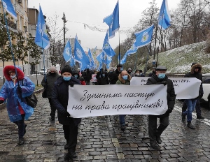 우크라이나: 노동자의 노동조합 권리를 위한 투쟁을 지지합니다