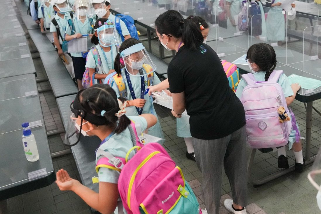 학생들을 불필요하게 괴롭히는 홍콩의 전염병 조치를 중단하십시오