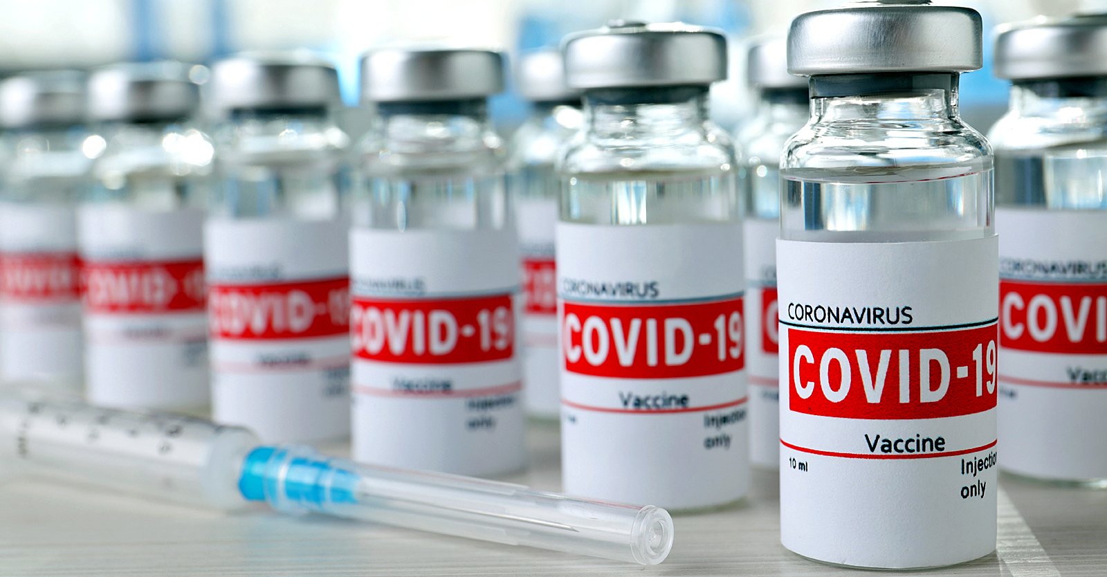 바이든 행정부는 공중 보건 비상 사태를 연장 할 계획에도 불구하고 COVID 백신 배포를 민간 부문으로 전환