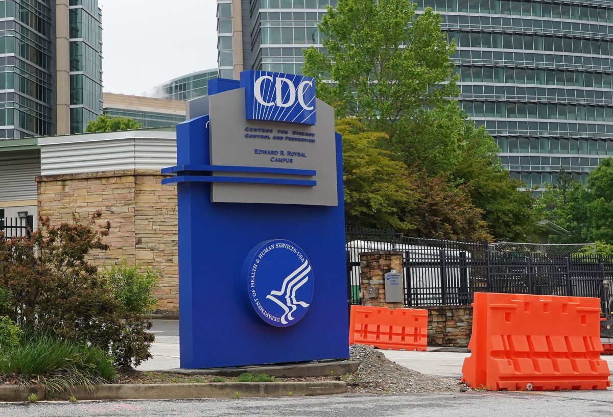 이메일에 따르면 CDC는 Facebook에 COVID-19 백신에 대한 잘못된 정보를 제공했습니다.