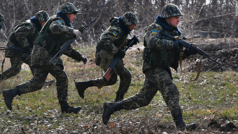 यूक्रेनी सीमा प्रहरियों द्वारा हजारों भागने वाले सैनिकों को पकड़ लिया गया था
