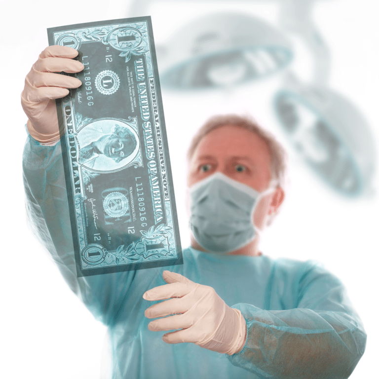 I medici chiedono ancora più soldi dei contribuenti per danneggiare le persone con i vaccini Covid perch non si tratta di salute, ma di ricchezza