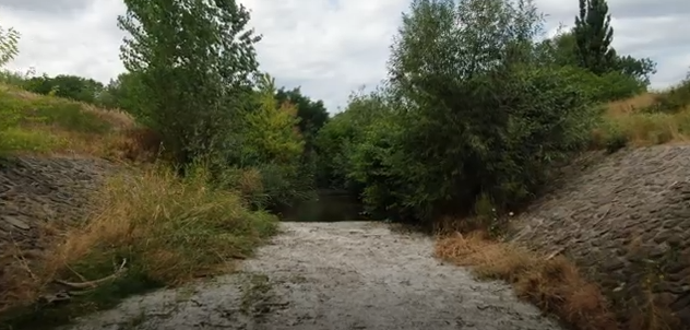 Ни воды, ни ответственности - Видеорепортаж о высохшем ручье Тарна