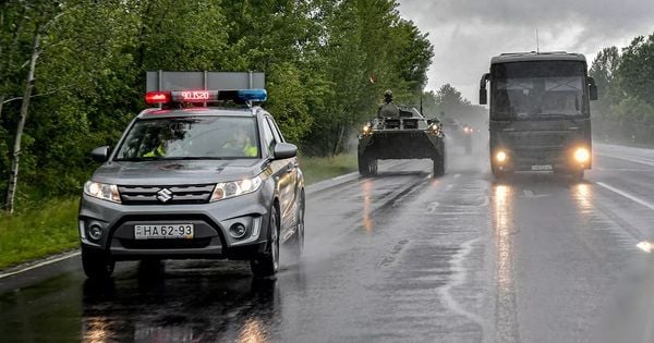 Nakita mo rin ba? Nagmartsa ang mga tangke sa M7 motorway Nakita mo rin ba? Nagmartsa ang mga tangke sa M7 motorway