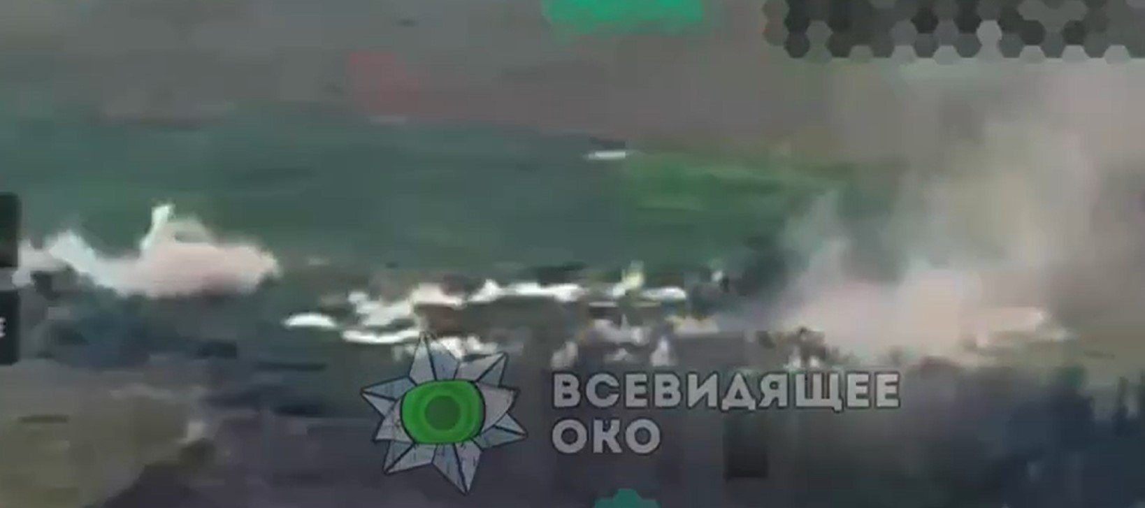 Ang unang footage ng mga Ukrainians na nag-deploy ng mga American cluster bomb