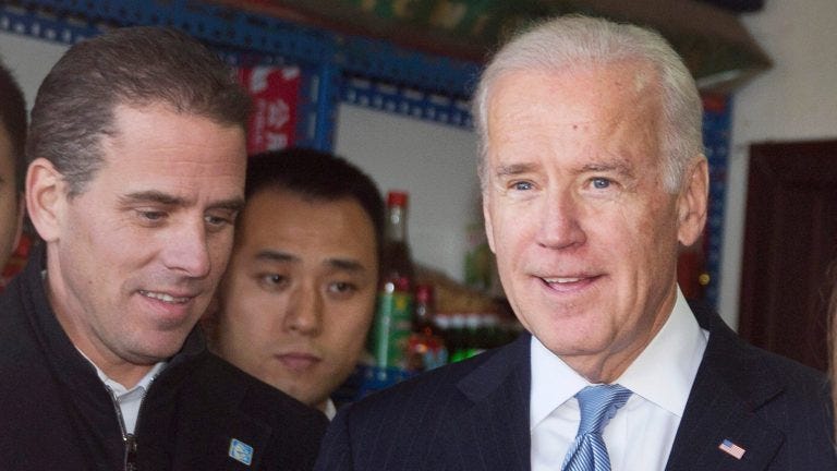 Si Joe Biden at ang kanyang anak na si Hunter ay tumanggap ng milyun-milyong dolyar mula sa pinuno ng Burisma para tanggalin ang Ukrainian attorney general
