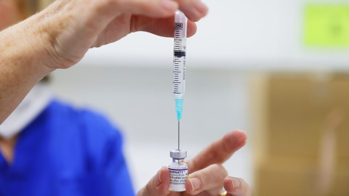 ทางการออสเตรเลียไม่รายงานสถานะการฉีดวัคซีนของการรักษาในโรงพยาบาลและการเสียชีวิตอีกต่อไป