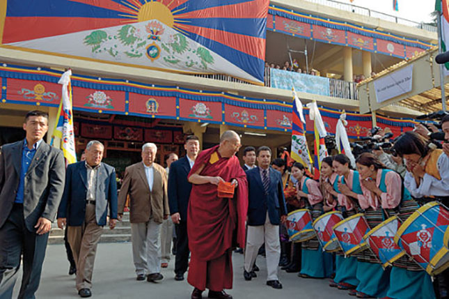 Dalai Lama, Hindistan Dharamsala'da yaşıyor