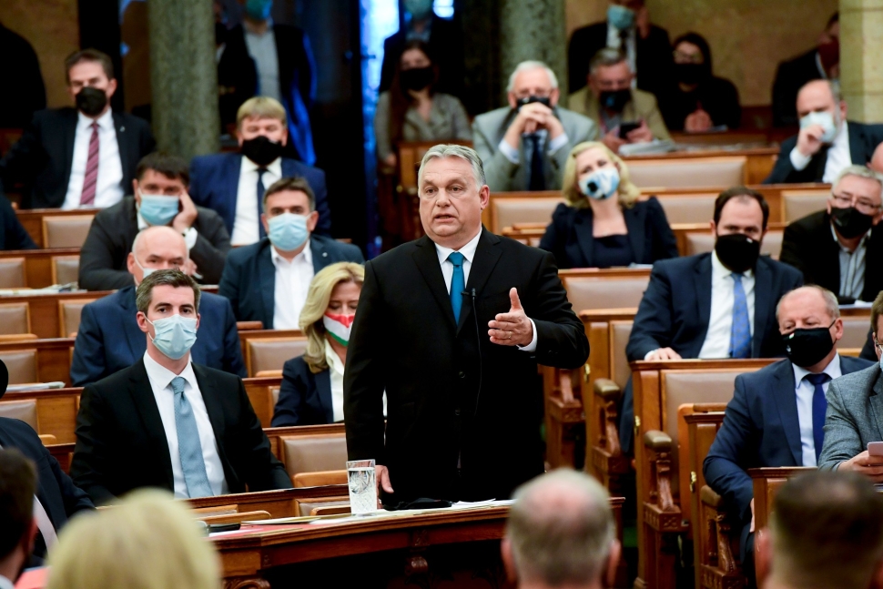 Orbán, Fidesz'in olası yenilgisinden sonra bile bir temsilci olarak kalacak, 20 yıl daha siyasallaşacaktı.